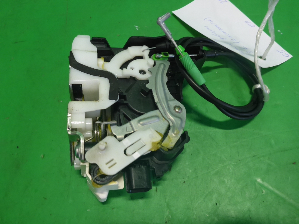 Замок двери задней левой