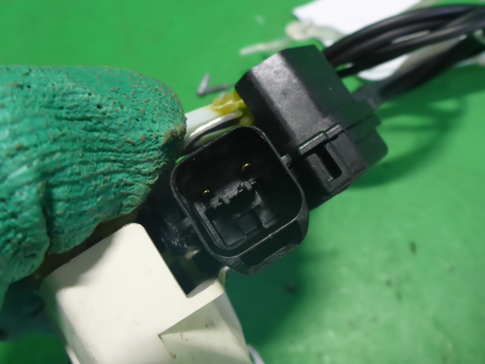 Замок двери задней левой