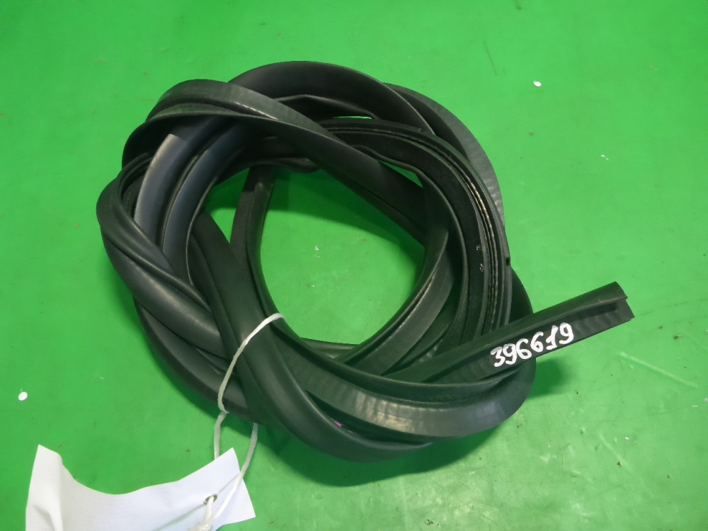 Уплотнитель двери