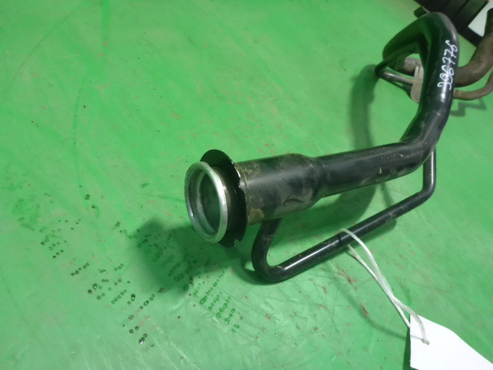 Горловина топливного бака