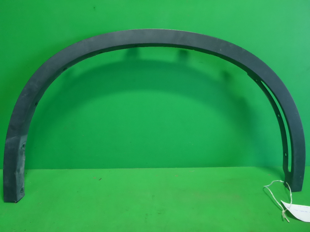 Накладка переднего крыла правого