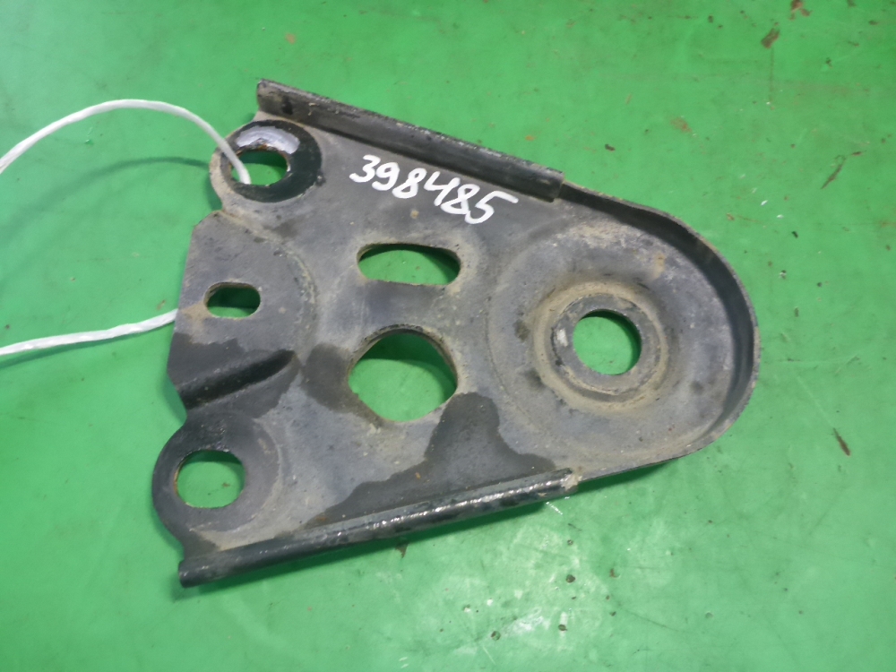 Кронштейн передней балки