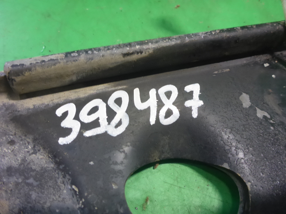 Кронштейн передней балки