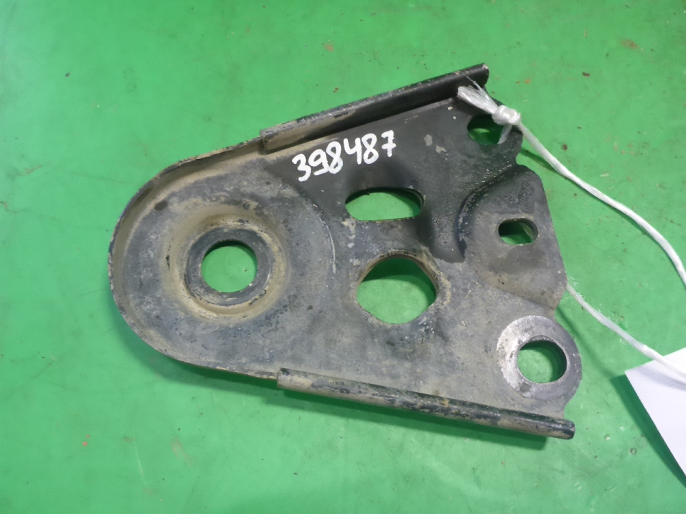 Кронштейн передней балки