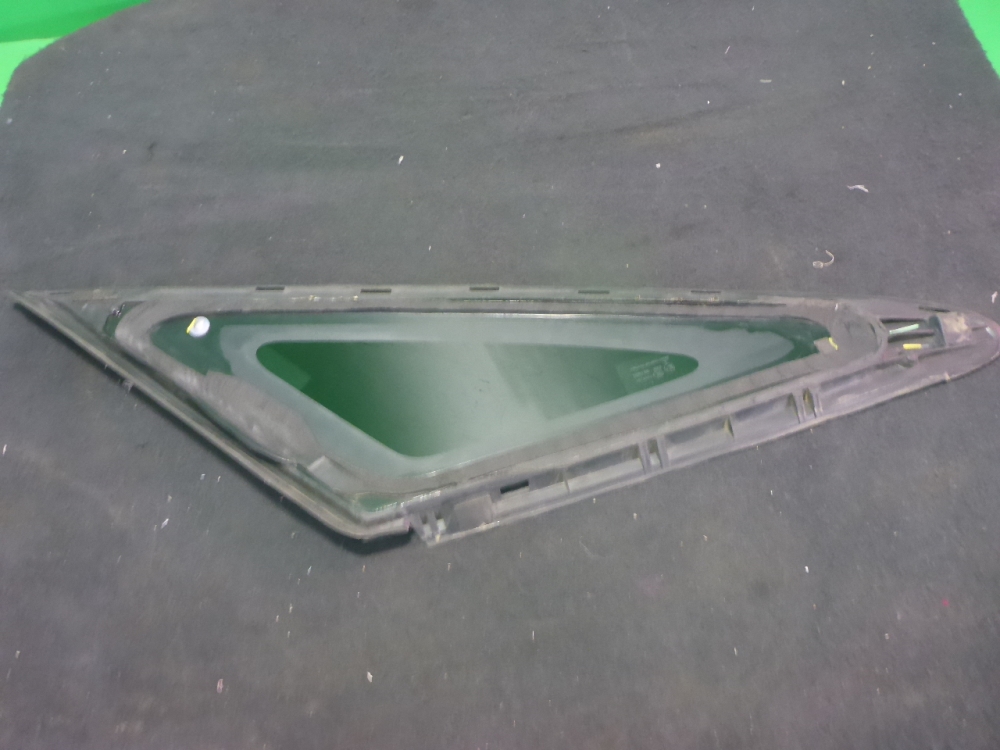 Стекло кузовное глухое правое