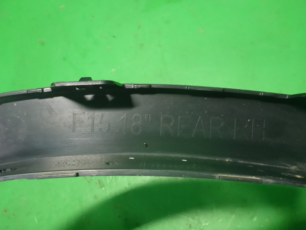 Накладка заднего крыла правого