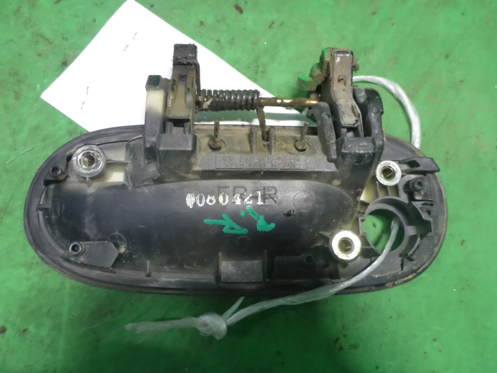 Ручка двери передней наружная правая