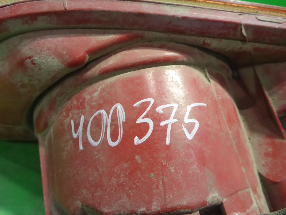 Фонарь задний внутренний правый