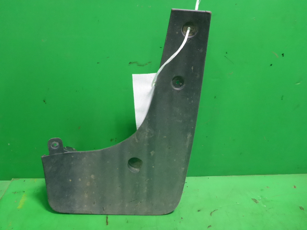 Брызговик задний левый