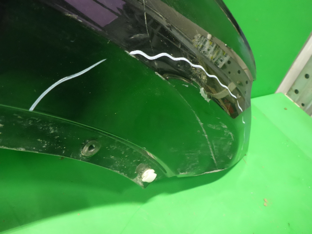 Крыло переднее правое