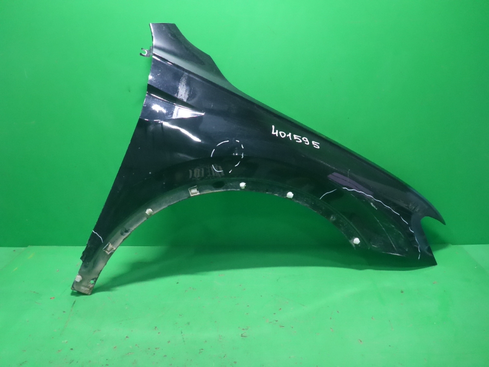 Крыло переднее правое