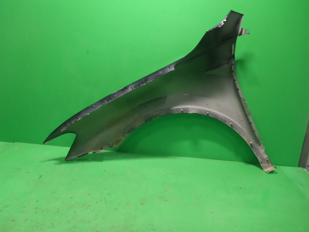 Крыло переднее правое