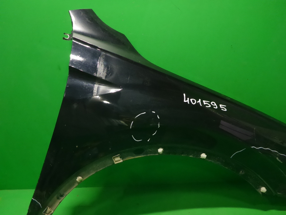 Крыло переднее правое