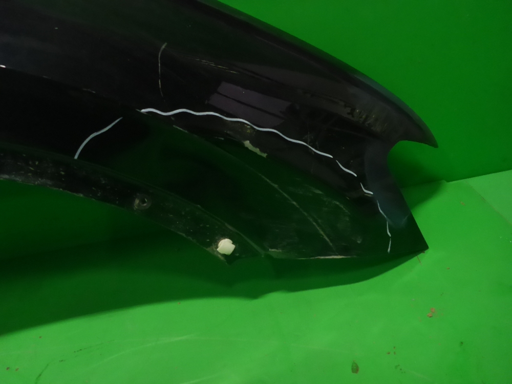 Крыло переднее правое