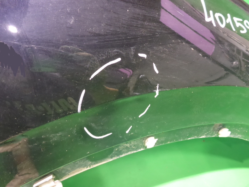 Крыло переднее правое