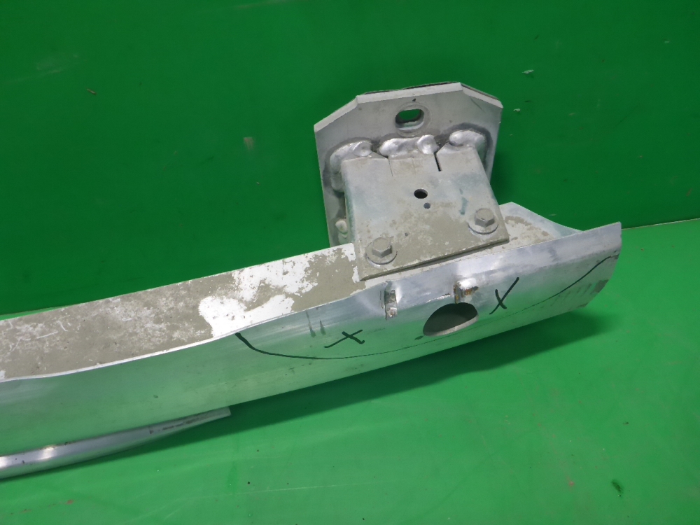 Усилитель заднего бампера