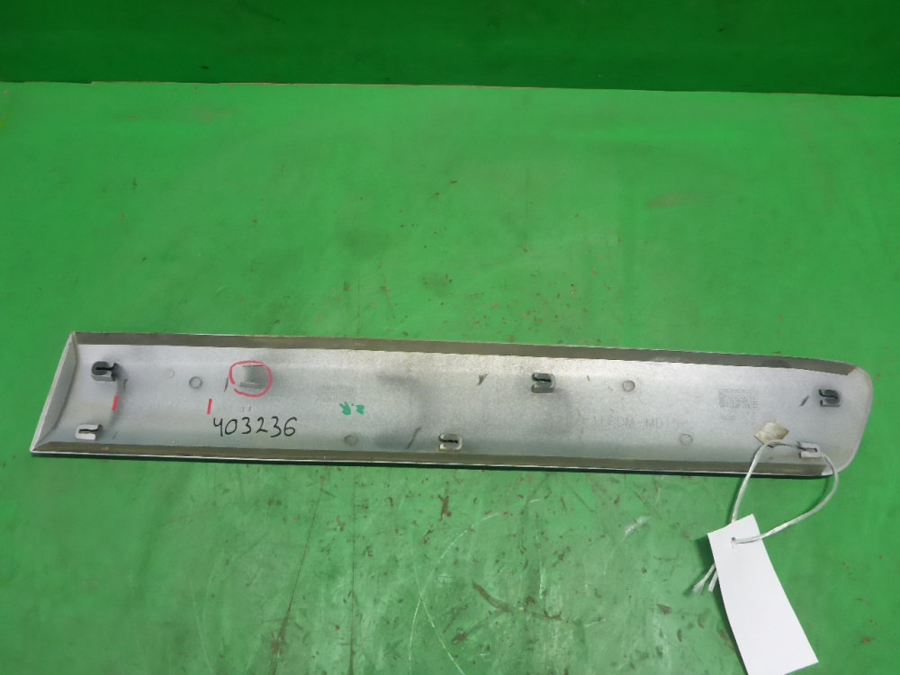 Накладка двери задней правой