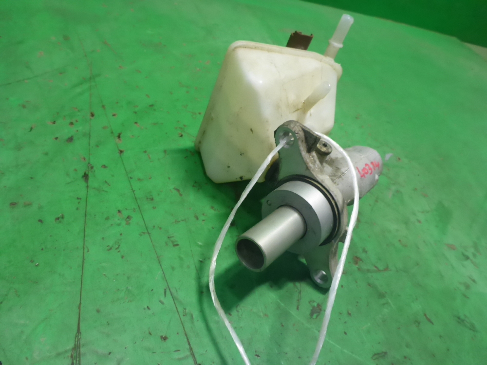 Цилиндр тормозной главный