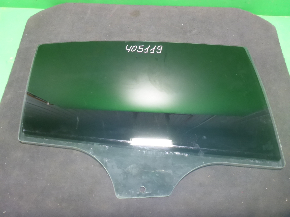 Стекло двери задней правой