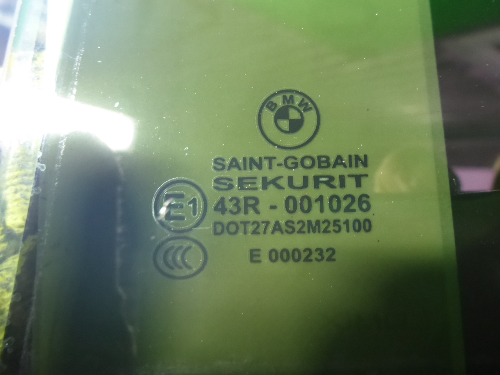 Стекло двери задней левой
