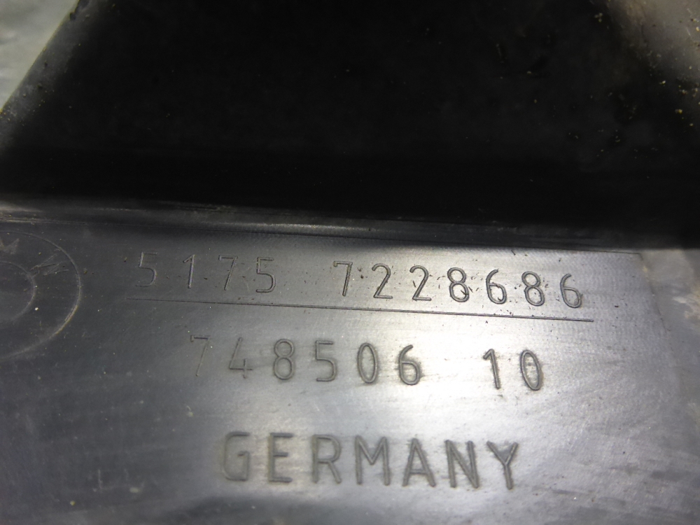 Пыльник двигателя боковой правый