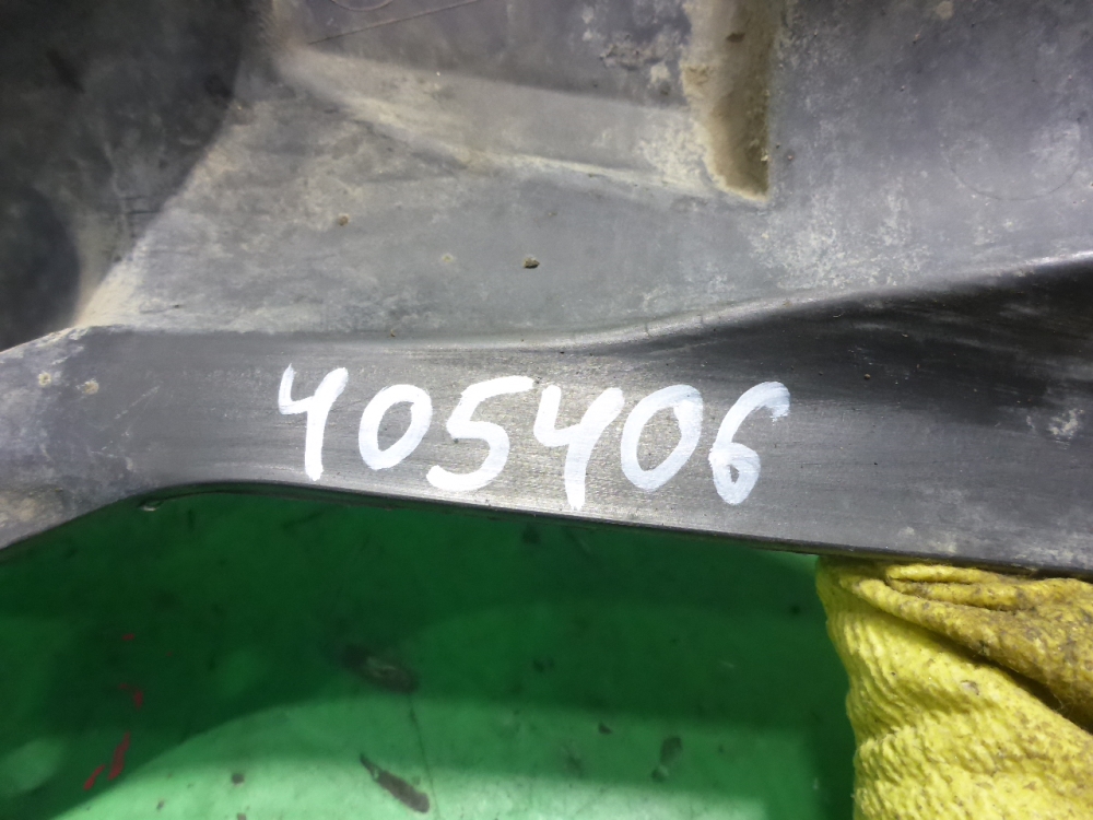 Пыльник двигателя боковой правый