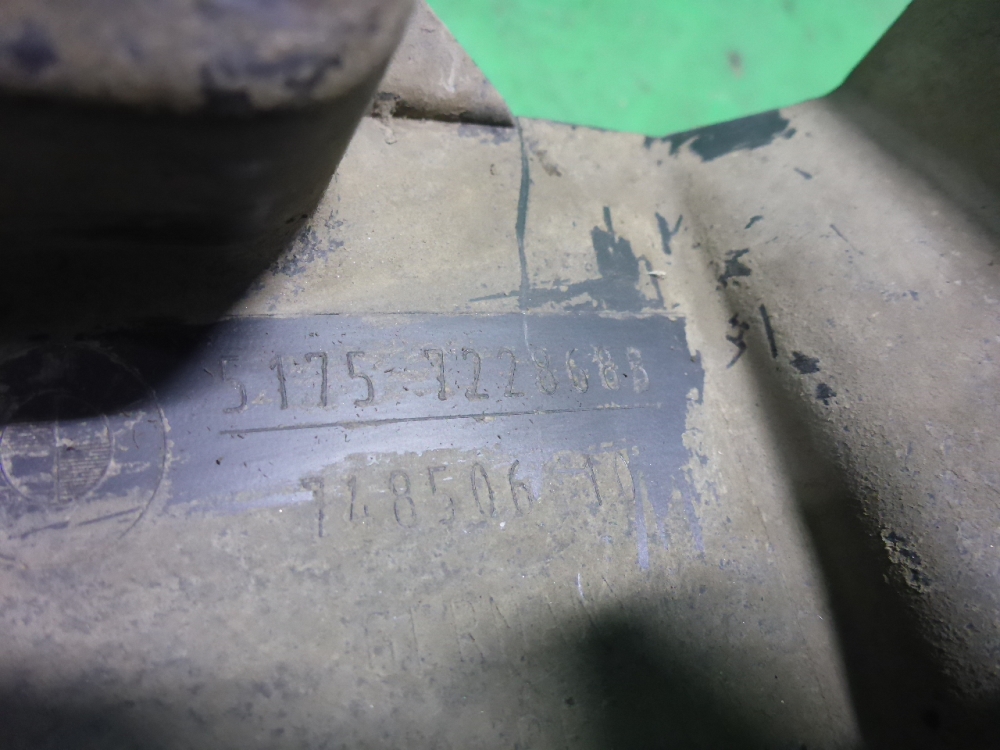 Пыльник двигателя боковой правый