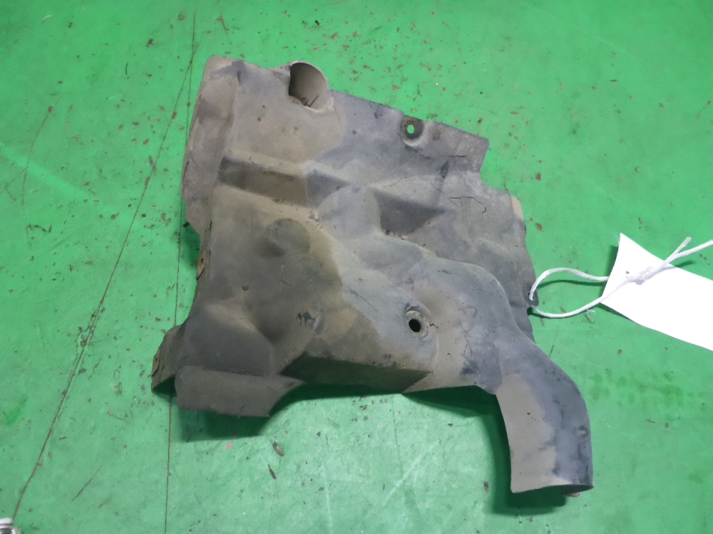 Пыльник двигателя боковой правый
