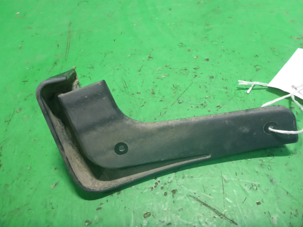 Брызговик задний левый