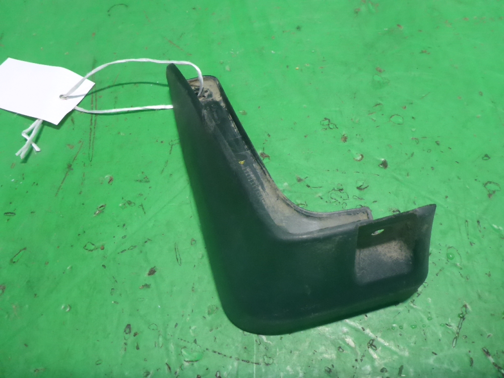 Брызговик задний левый