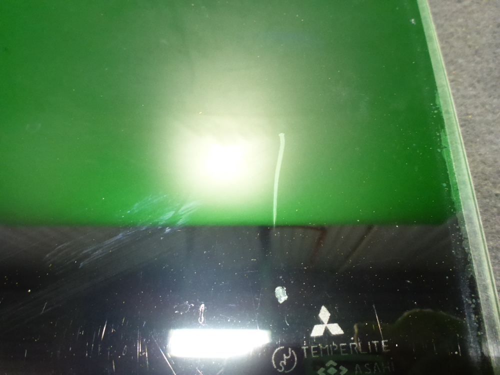 Стекло двери задней левой