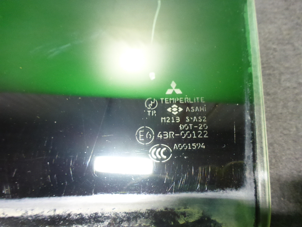 Стекло двери задней левой