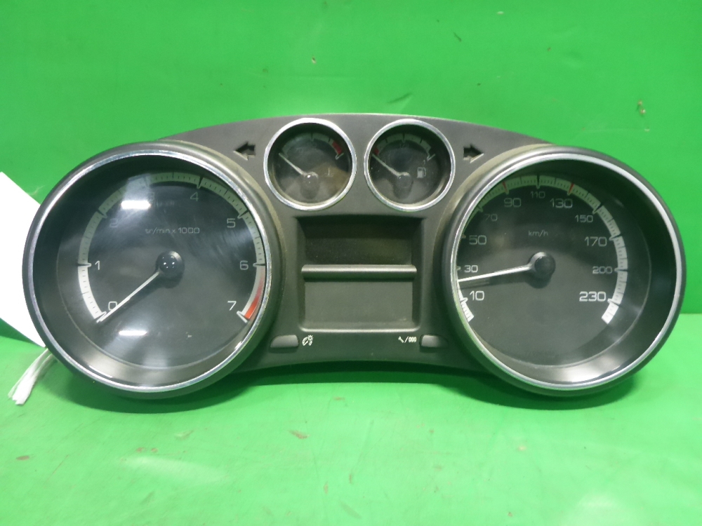 Панель приборов