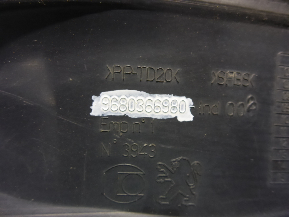 Молдинг лобового стекла