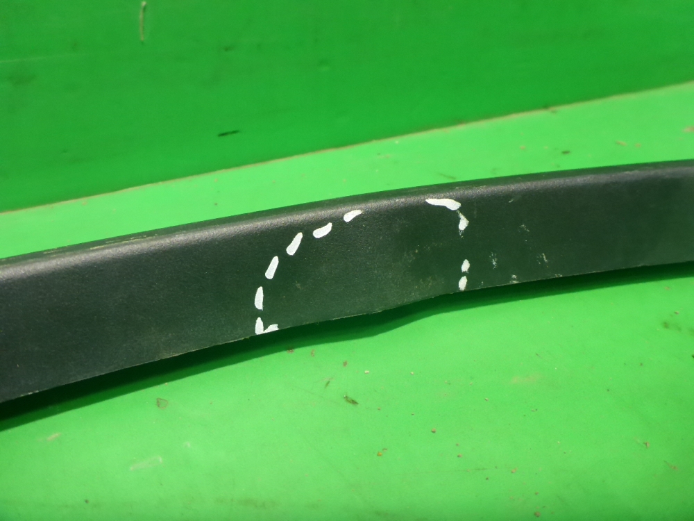 Накладка переднего крыла правого