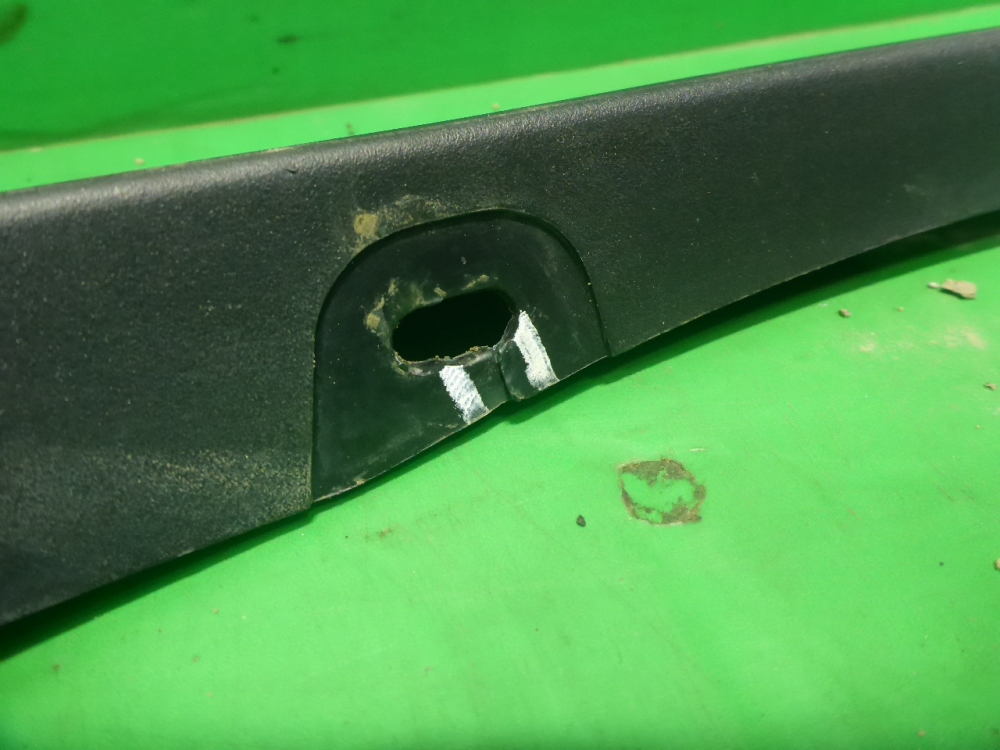 Накладка переднего крыла правого