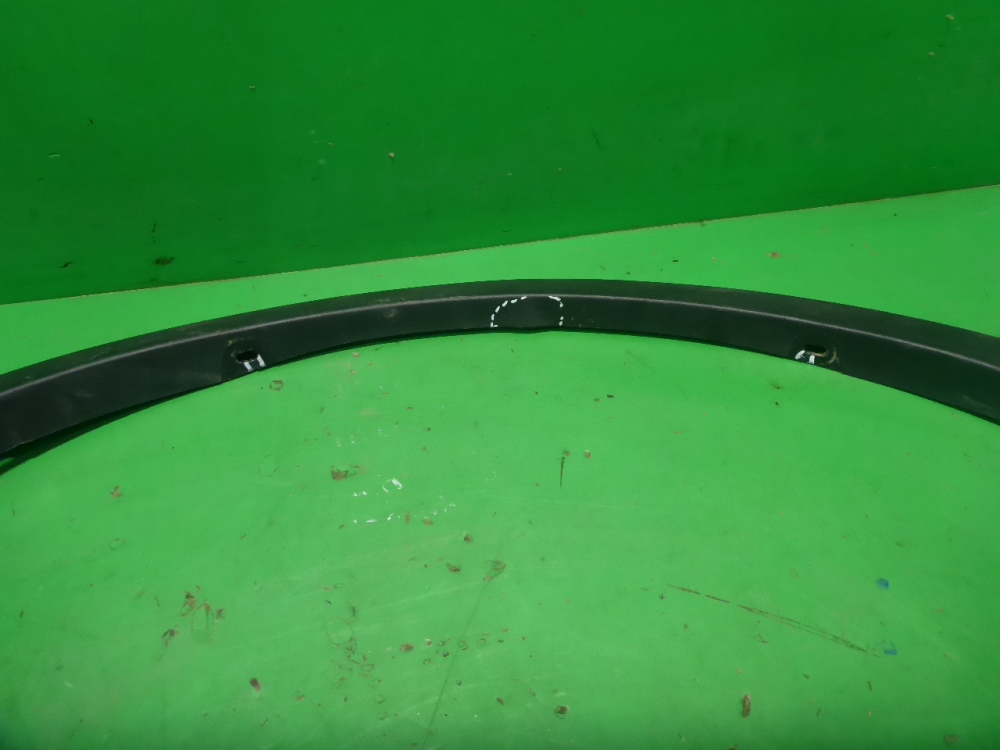 Накладка переднего крыла правого