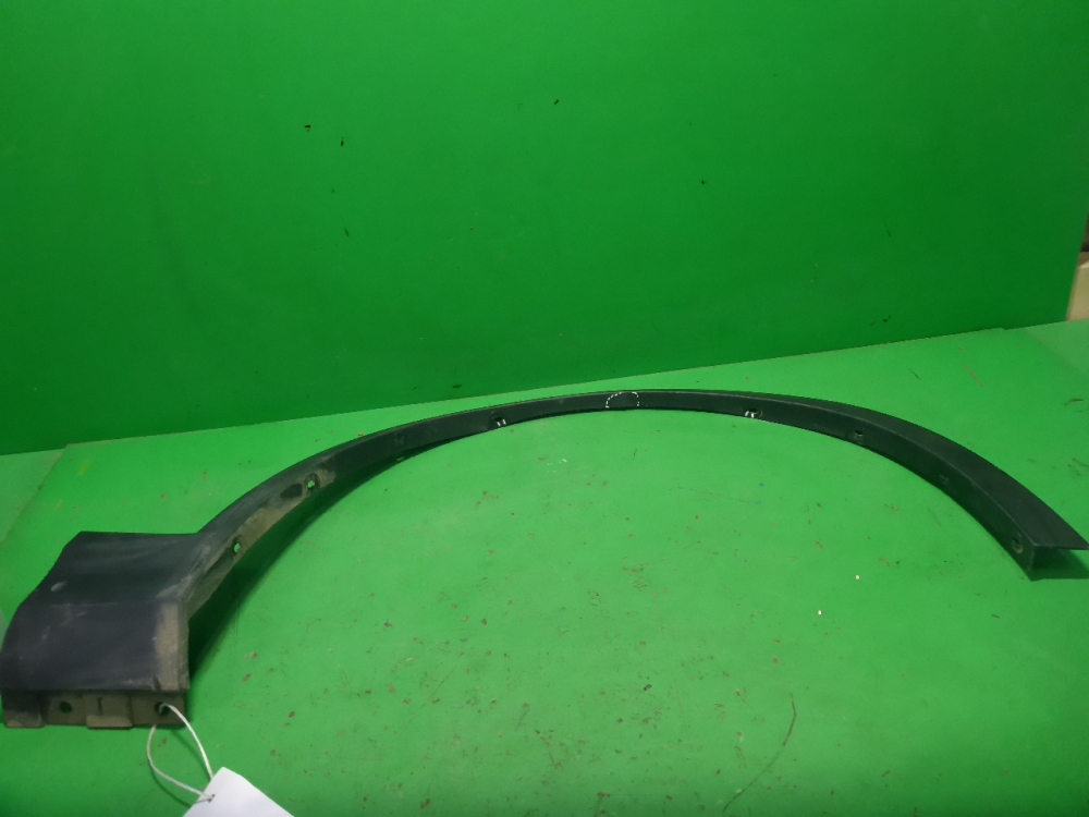 Накладка переднего крыла правого