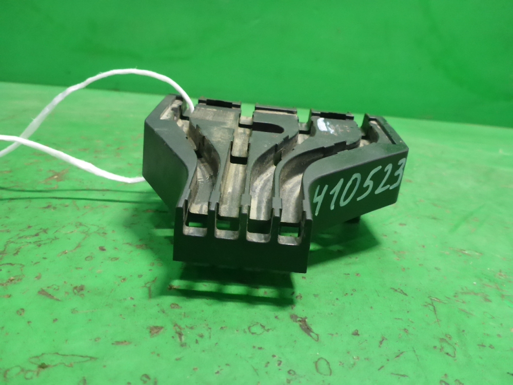 Кронштейн (сопут. товар)