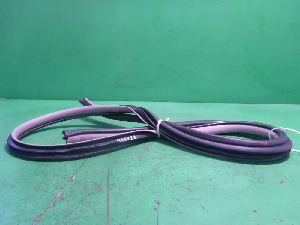 Уплотнитель двери