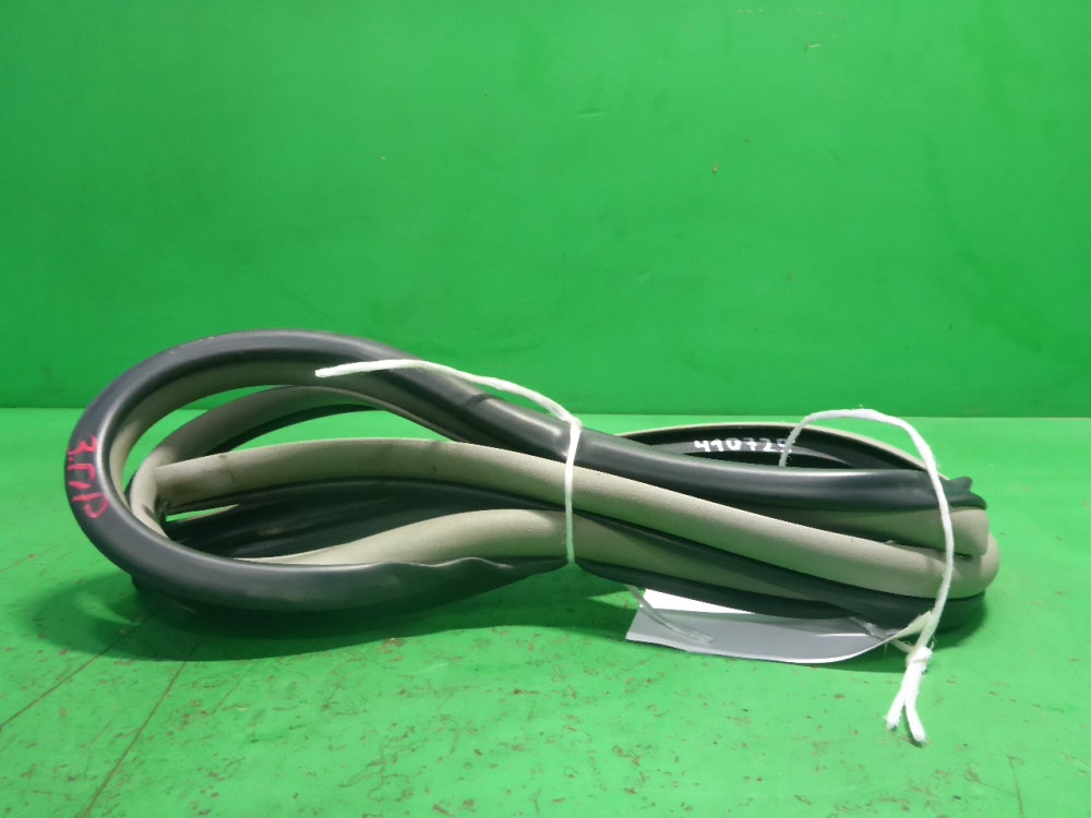 Уплотнитель двери