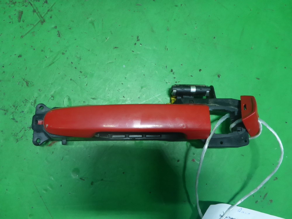 Ручка двери передней наружная левая