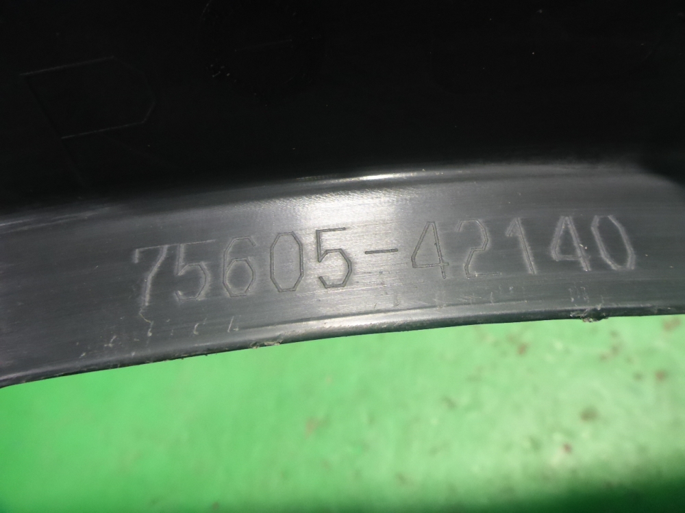 Накладка заднего крыла правого