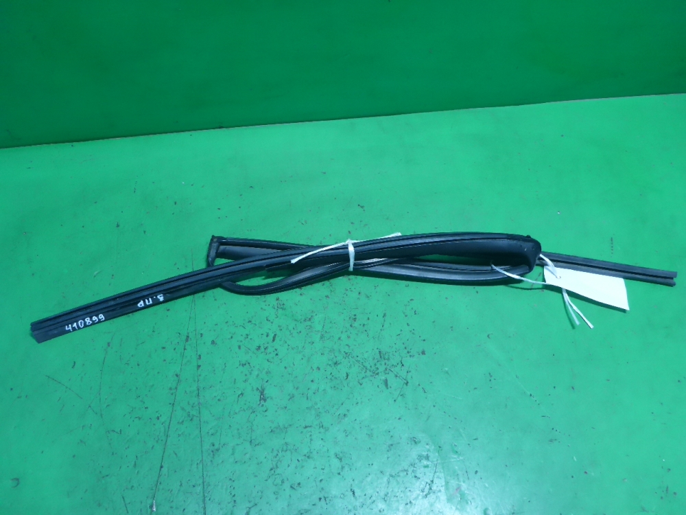 Уплотнитель стекла двери