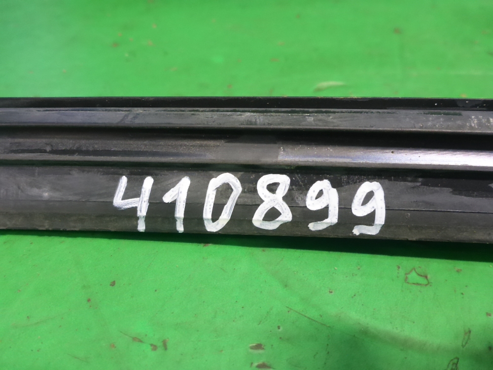 Уплотнитель стекла двери