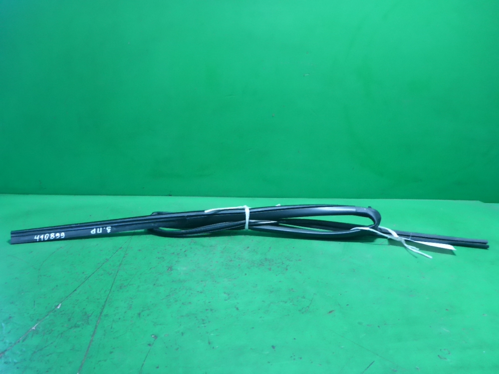 Уплотнитель стекла двери