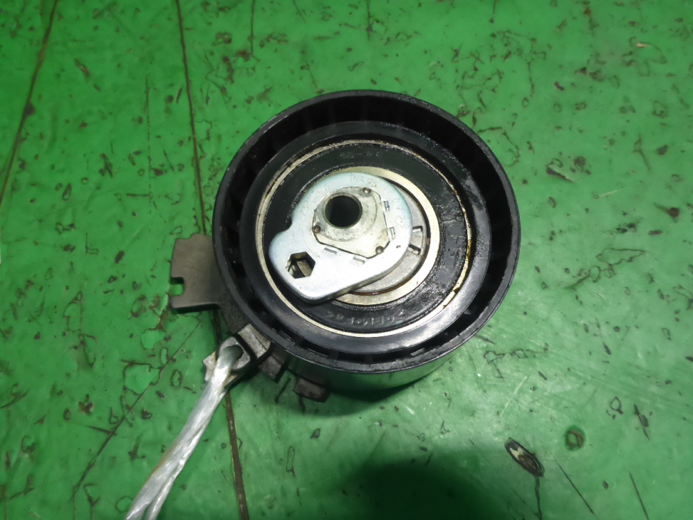 Ролик-натяжитель