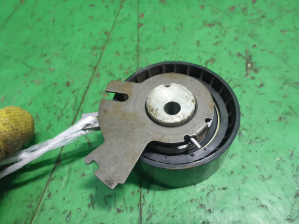 Ролик-натяжитель