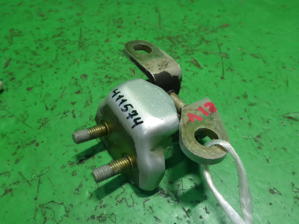 Петля двери задней левой верхняя