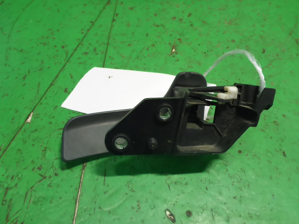 Ручка двери передней внутренняя левая